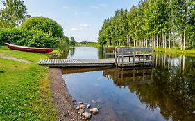 Countryside Riverside Cabin For Both Winter And Summer
